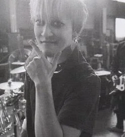shoxx200401_t1-1.webp