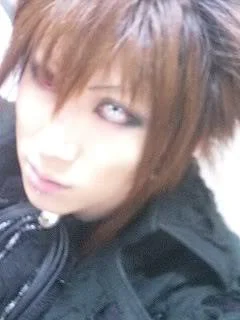 shun09apr2006_01-1.webp