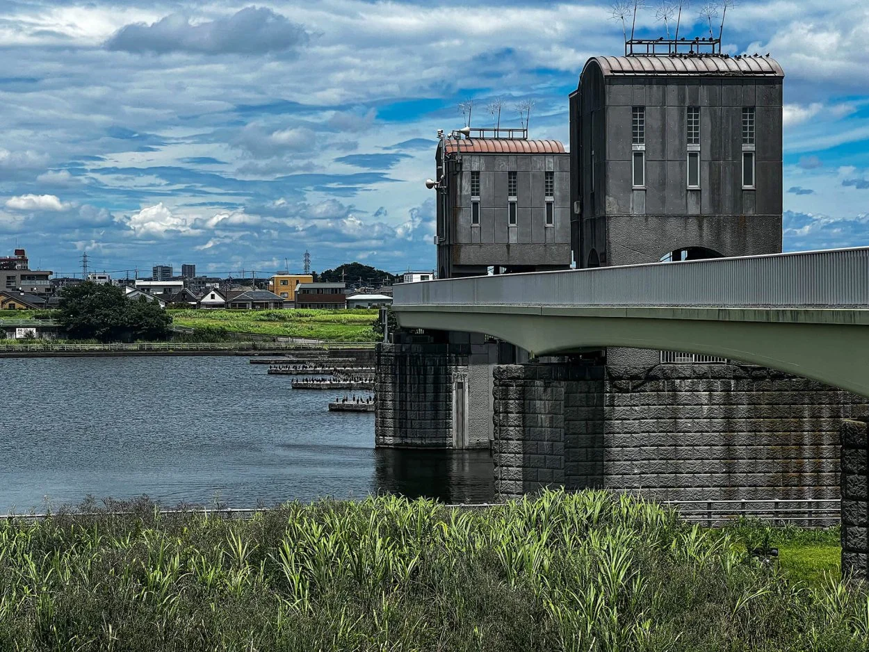 Tama flood gate at 多摩川緑地