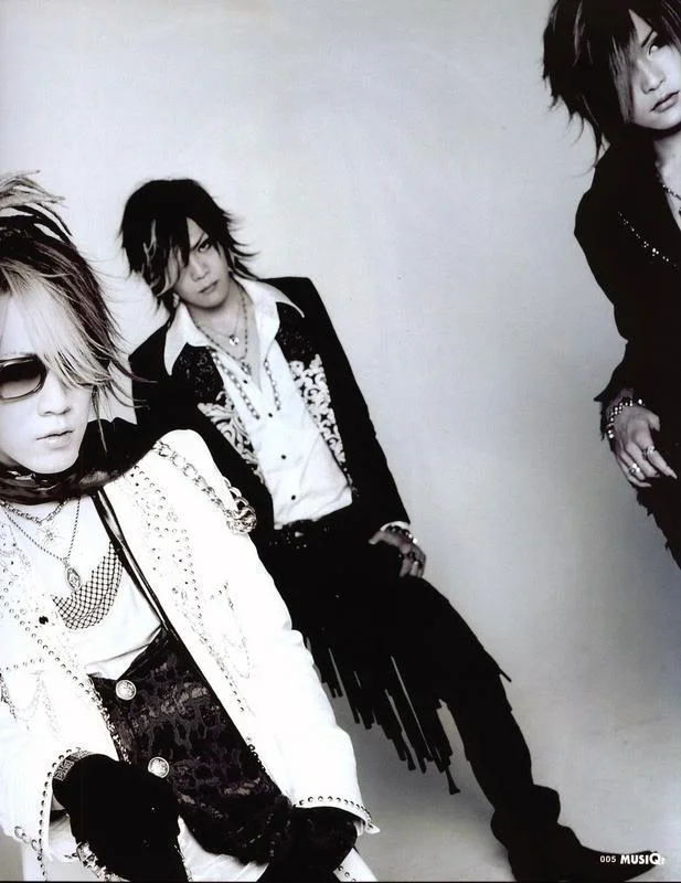 TheGazetteHyenaphotoshoot1-1.webp