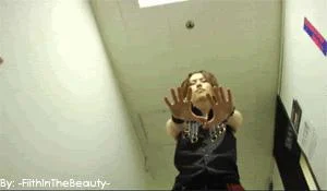 torasneakinggif-1.webp