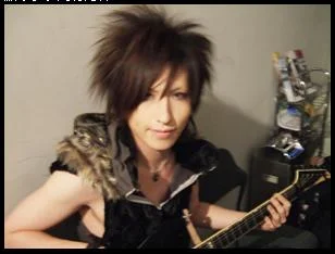 torawithguitar7wnfz9-1.webp