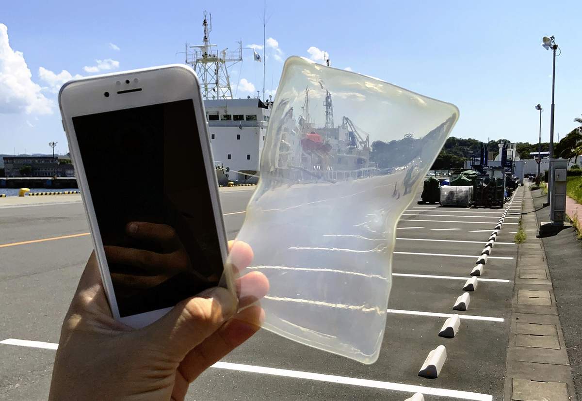 Japanese researchers develop world's first transparent paper for packaging use