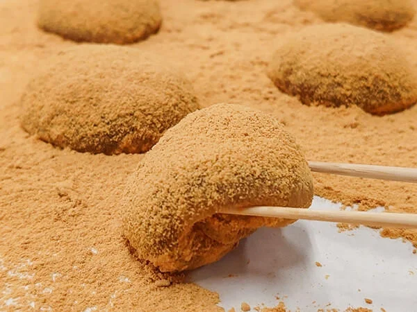 Warabimochi (蕨餅)