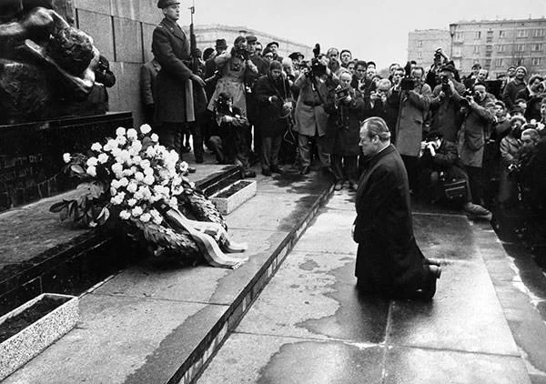 warschauer-kniefall-1970.jpg