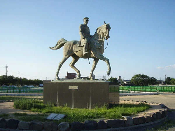 yamagata-aritomo-statue.webp