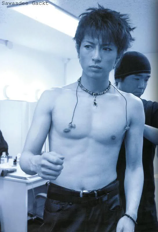 yaoi26-1.webp