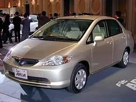 honda_fit_airia_silver_01.webp