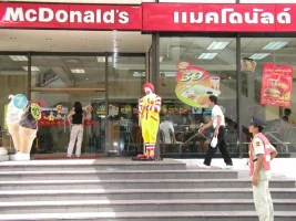 43_Ronald_McDonald_in_Wai_position_001.sized.webp