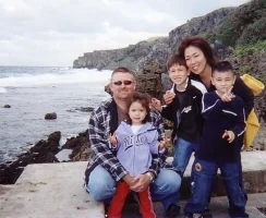 Family at IeShima Dec2003.webp