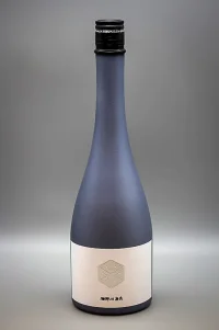 tatenogawa-muga-platinum-bottle-junmai-daiginjo-04.webp