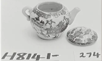 H8141-274_Japanese toy teapot and lid.webp