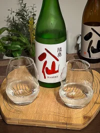 Mutsu Hassen Red Label Tokubetsu Junmai