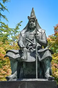 uesugi-kenshin-statue.webp
