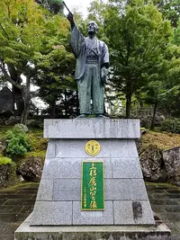 uesugi-yozan-statue.webp