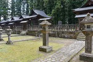 uesugi-mausoleum-yonezawa-08.webp