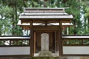 uesugi-mausoleum-yonezawa-09.webp