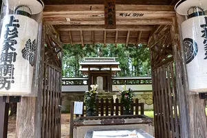 uesugi-mausoleum-yonezawa-10.webp