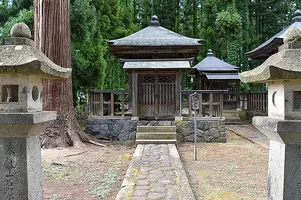 uesugi-mausoleum-yonezawa-14.webp