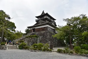 maruoka-castle.webp