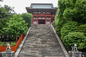 tsurugaoka -hachiman-shrine.webp