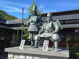 minamoto-no-yoshinaka-statue.webp