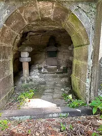grave-oe-no-hiromoto.webp