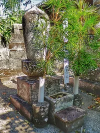 ashikaga-yoshihide-tomb.webp