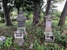 yoshiuji-grave.webp
