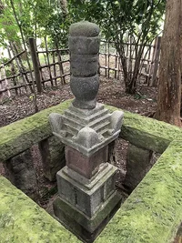 ujihime-grave.webp