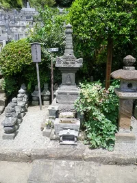 ashikaga-sadauji-grave.webp