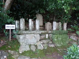 ashikaga-chachamaru-grave.webp