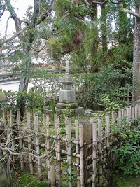 yorimasa-grave-byodoin.webp