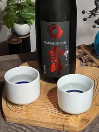 Yamahoushi Junmai Bakurai Karakuchi Namagenshu (山法師 純米爆雷辛口原酒生酒)