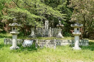 yoriyoshi-grave.webp