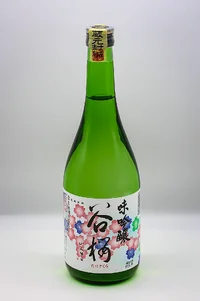 Tanizakura Ginjo Ajiginjo (谷櫻 吟醸酒 味吟醸) Tanizakura Ginjo Ajiginjo (谷櫻 吟醸酒 味吟醸)
