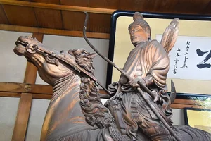 statue-of-prince-moriyoshi.webp