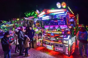 Dekotora (デコトラ)