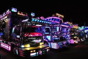 Dekotora (デコトラ)