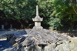 grave-of-minamoto-no-yoshitomo.webp