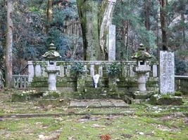 tomb-of-mori-motonari.webp