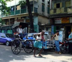 700-Calcutta_rickshaw.webp