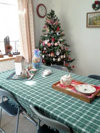 christmas decor with tea pot.webp