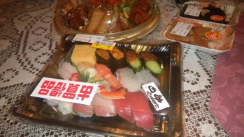 4 sushi.webp