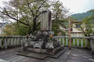 shingen-grave-kofu.webp