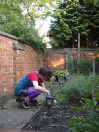 kinsaoworkingingarden-1.webp