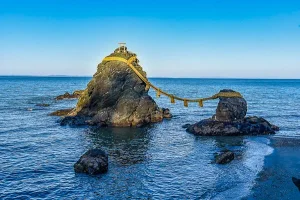 meoto-iwa-futami.webp