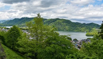 Tsukuiko Shiroyama Park