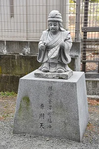 Biwajima Shrine (琵琶島神社) Biwajima Shrine (琵琶島神社)