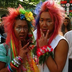ganguro boys posing